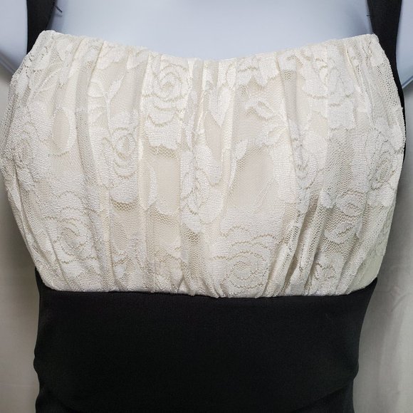 Women's Black/White Block Pattern Sheath Dress - Picture 4 of 10